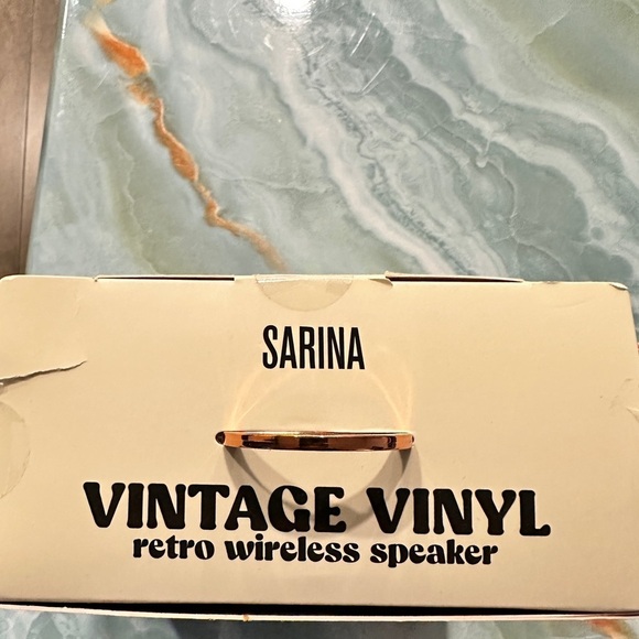 NEW IN BOX Sarina Vintage Vinyl Retro Wireless Portable Bluetooth Speaker Pink - Picture 6 of 8